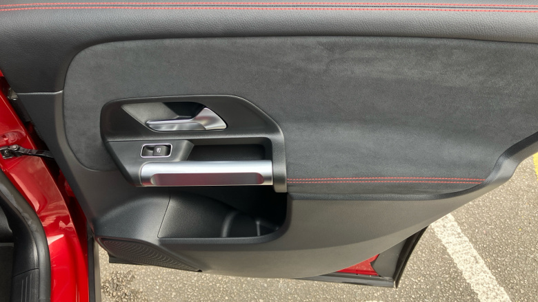 Mercedes-Benz GLB 200 AMG Line Premium 5dr 7G-Tronic Petrol Estate